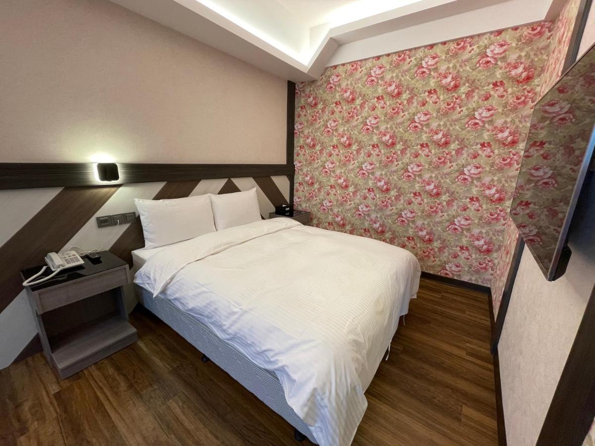 Weifeng Boutique Business Hotel - Zhanqian Branch Pingtung Zewnętrze zdjęcie