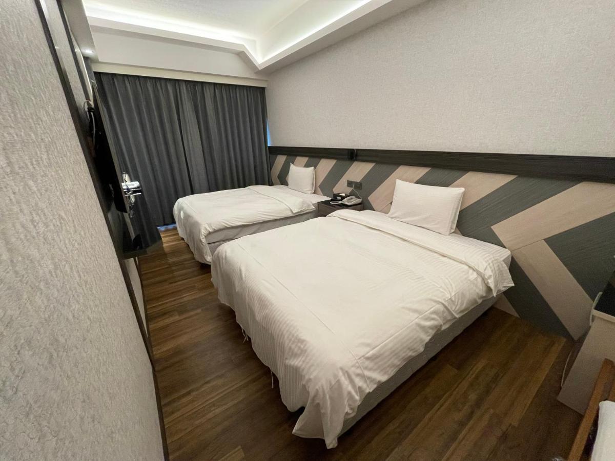 Weifeng Boutique Business Hotel - Zhanqian Branch Pingtung Zewnętrze zdjęcie