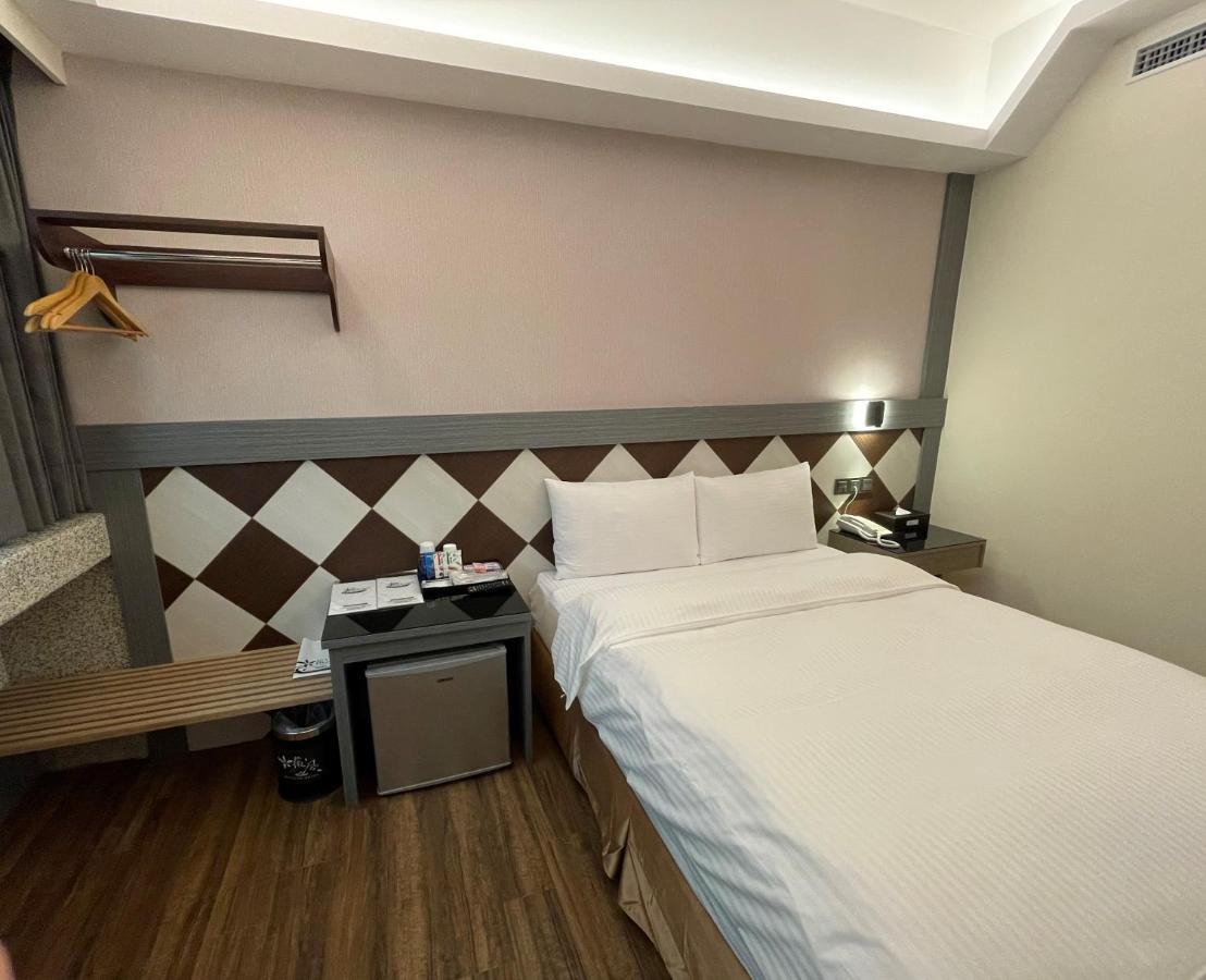 Weifeng Boutique Business Hotel - Zhanqian Branch Pingtung Zewnętrze zdjęcie